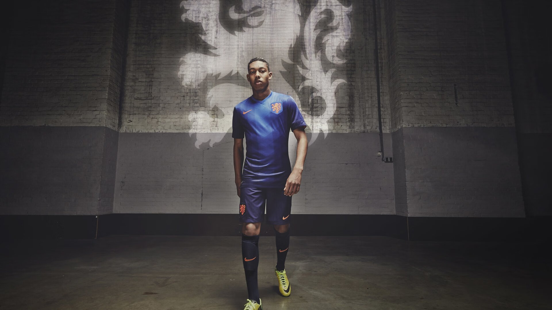 倒三角中场提升出球选择广度,倒三角传球算不算越位