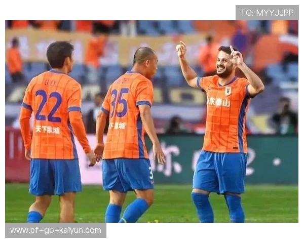 中超-瓦科建功泽卡头球破门 泰山2-1胜十人津门虎，中超瓦卡索