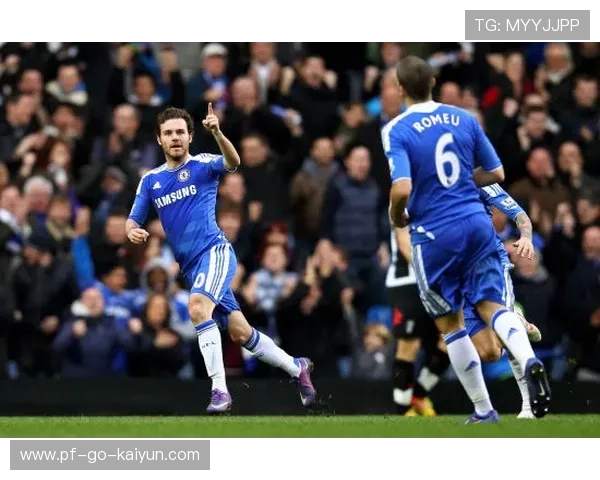 切尔西马杜埃凯底线倒三角助攻破门精彩瞬间 切尔西马杜埃凯底线倒三角助攻破门精彩瞬间